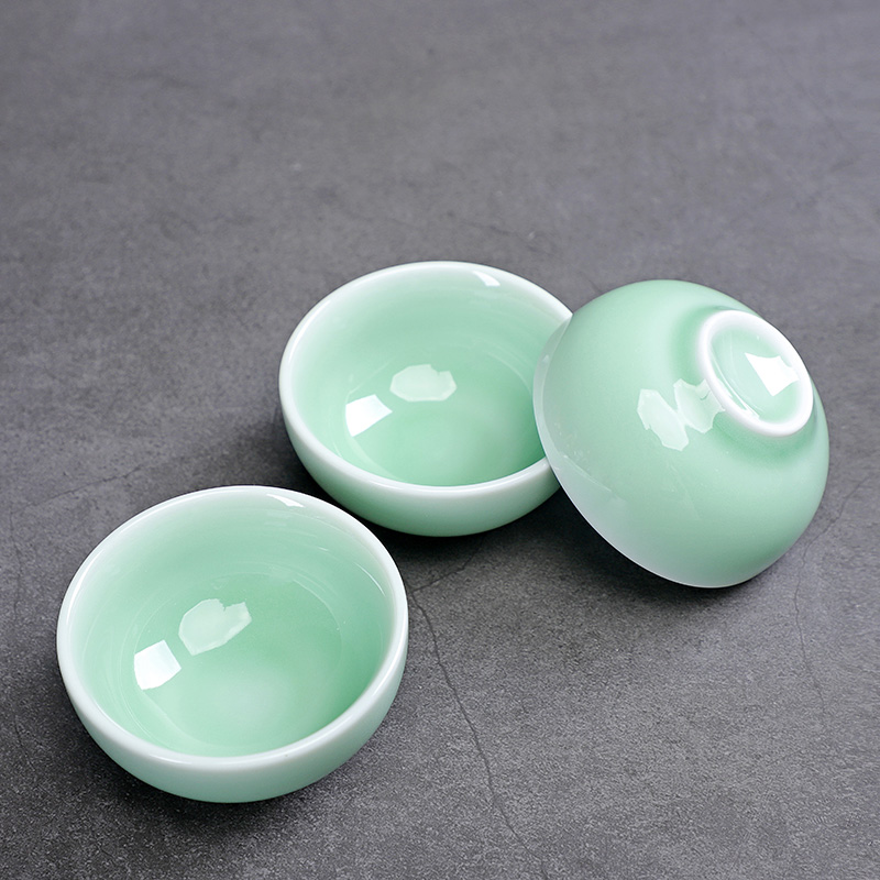 Celadon Fish Cute Teacup, Chin - Celadon Ceramic Cup 评论和价格